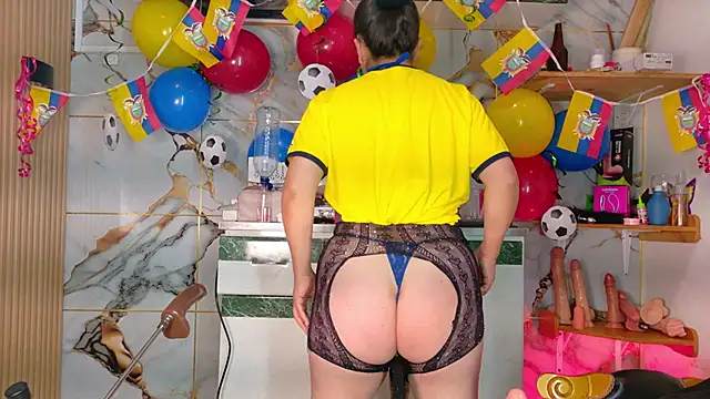 Snapshot of Bigass_dayla chatting on June 12, 2026, 12:37 pm Bigass dayla online show from June 12, 2026, 12:37 pm