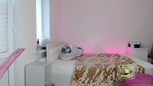 cute and hot online show from July 2, 2026, 3:07 pm