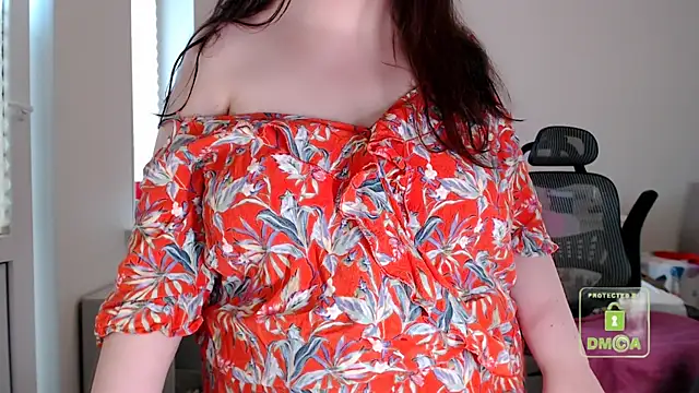 cute and hot online show from July 7, 2026, 3:49 pm