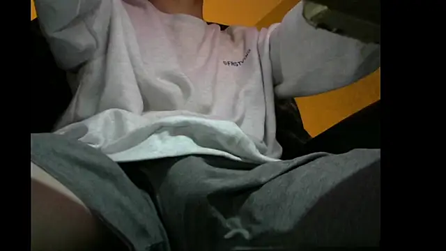 Snapshot of Ray175oo chatting on February 3, 2025, 4:20 pm Ray175oo online show from February 3, 2025, 4:20 pm