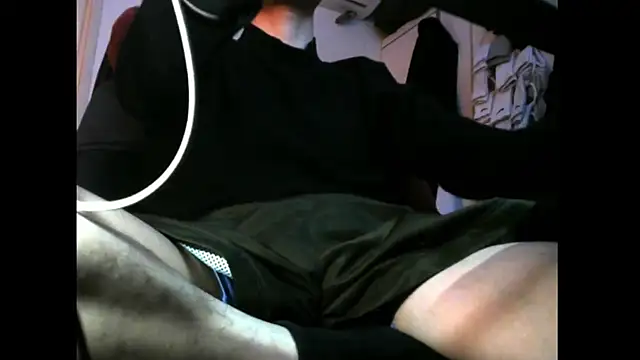 Snapshot of Ray175oo chatting on November 28, 2025, 6:21 pm Ray175oo online show from November 28, 2025, 6:21 pm