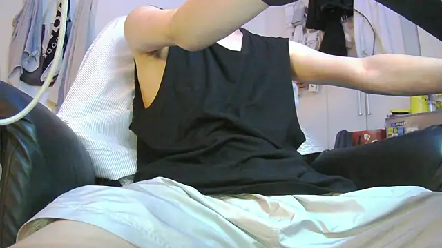 Ray175oo online show from April 19, 2026, 6:32 pm