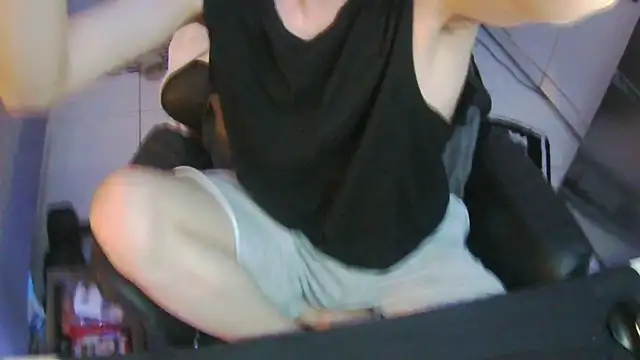 Ray175oo online show from June 5, 2026, 6:46 pm