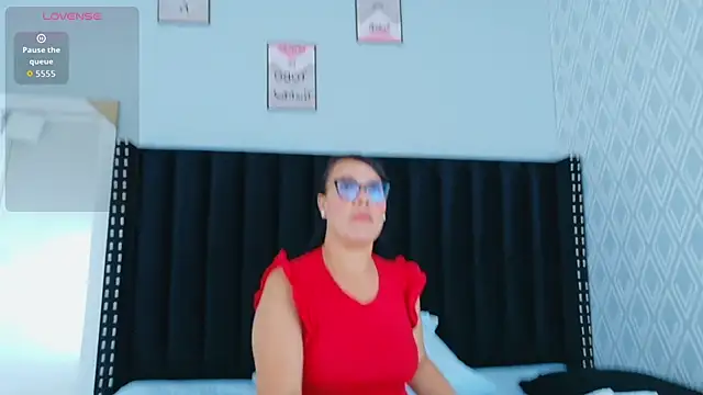 hotlatinateacher online show from April 23, 2026, 6:32 pm