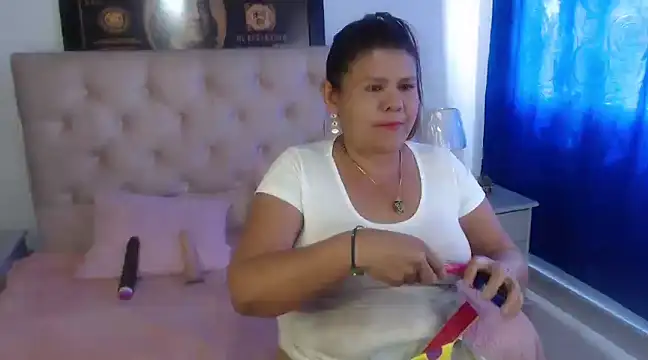 NATHYHOTT online show from January 10, 2025, 4:51 pm