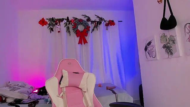 Snapshot of Lia_Petite1 chatting on February 19, 2025, 5:27 am Lia Petite1 online show from February 19, 2025, 5:27 am