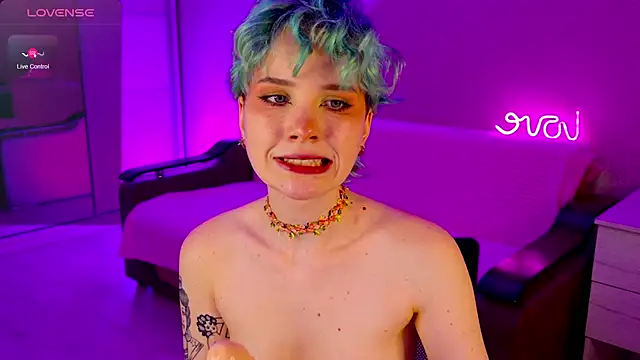 Snapshot of School_Love chatting on December 16, 2024, 4:16 pm School Love online show from December 16, 2024, 4:16 pm