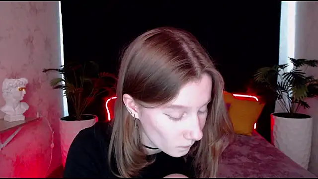 Snapshot of EnigmaSee chatting on March 20, 2025, 7:47 am EnigmaSee online show from March 20, 2025, 7:47 am