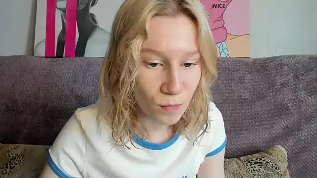 Snapshot of EnigmaSee chatting on September 10, 2025, 8:25 am EnigmaSee online show from September 10, 2025, 8:25 am