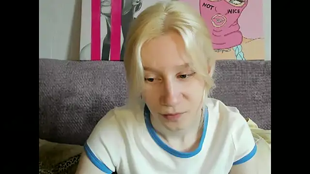 Snapshot of EnigmaSee chatting on September 19, 2025, 8:27 am EnigmaSee online show from September 19, 2025, 8:27 am