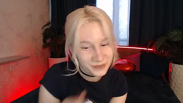 Snapshot of EnigmaSee chatting on May 7, 2026, 9:58 am EnigmaSee online show from May 7, 2026, 9:58 am