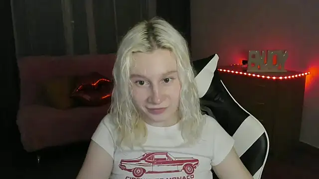 Snapshot of EnigmaSee chatting on May 29, 2026, 8:40 pm EnigmaSee online show from May 29, 2026, 8:40 pm