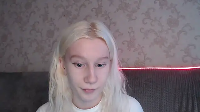 Snapshot of EnigmaSee chatting on June 8, 2026, 1:39 am EnigmaSee online show from June 8, 2026, 1:39 am