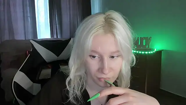 Snapshot of EnigmaSee chatting on June 13, 2026, 9:18 am EnigmaSee online show from June 13, 2026, 9:18 am
