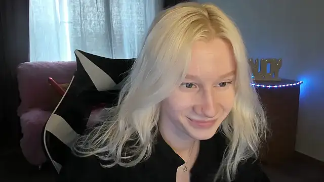 Snapshot of EnigmaSee chatting on June 14, 2026, 9:11 am EnigmaSee online show from June 14, 2026, 9:11 am