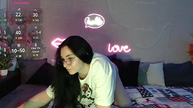 Snapshot of Fluffy_Tiffy chatting on January 20, 2025, 5:04 am Fluffy Tiffy online show from January 20, 2025, 5:04 am