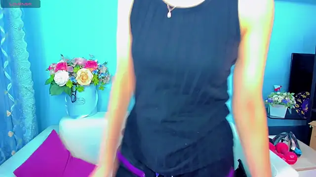 Snapshot of LindaaLu chatting on May 18, 2026, 4:51 am LindaaLu online show from May 18, 2026, 4:51 am