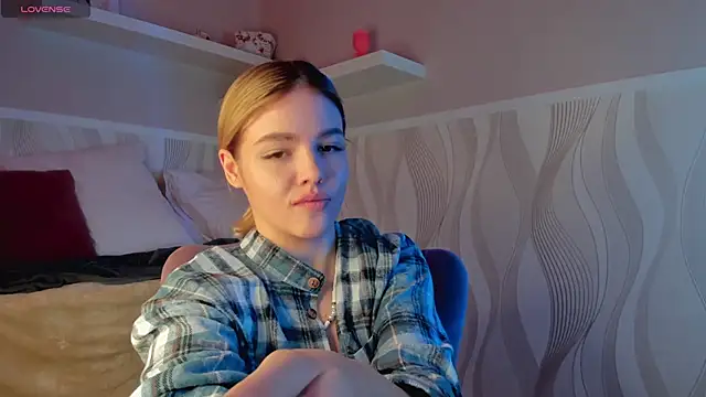 Snapshot of Anna_Robinson chatting on March 7, 2025, 4:13 am Anna Robinson online show from March 7, 2025, 4:13 am