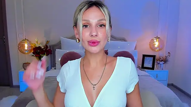 MissLoou online show from July 8, 2026, 5:12 am
