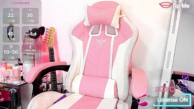 RoxaneEvans  online show from January 17, 2025, 10:00 am