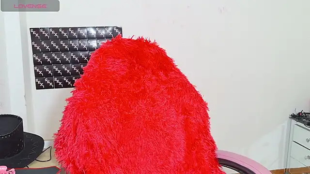 RoxaneEvans  online show from November 6, 2025, 6:20 pm