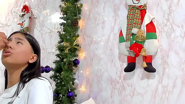 Snapshot of BarbieHotLaura chatting on December 16, 2024, 6:27 pm BarbieHotLaura online show from December 16, 2024, 6:27 pm