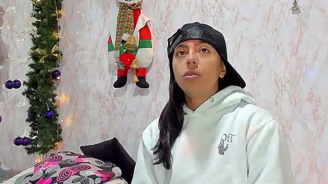 Snapshot of BarbieHotLaura chatting on December 19, 2024, 2:24 pm BarbieHotLaura online show from December 19, 2024, 2:24 pm