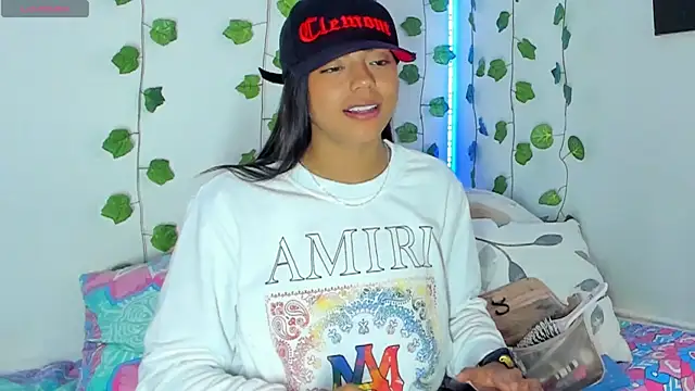 Snapshot of BarbieHotLaura chatting on January 18, 2025, 1:30 am BarbieHotLaura online show from January 18, 2025, 1:30 am