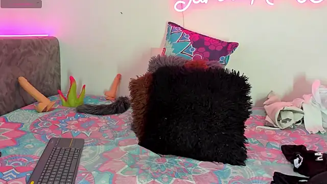 Snapshot of BarbieHotLaura chatting on November 12, 2025, 7:35 pm BarbieHotLaura online show from November 12, 2025, 7:35 pm