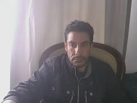 Snapshot of elkike1980 chatting on May 7, 2026, 2:33 pm elkike1980 online show from May 7, 2026, 2:33 pm