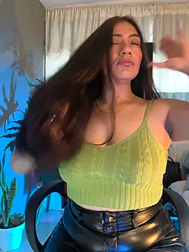 Snapshot of emmily_d chatting on November 29, 2025, 10:13 pm emmily d online show from November 29, 2025, 10:13 pm