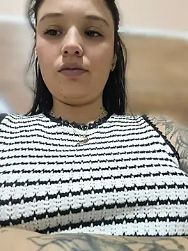 Snapshot of LorenRosse chatting on July 8, 2026, 11:42 pm LorenRosse online show from July 8, 2026, 11:42 pm