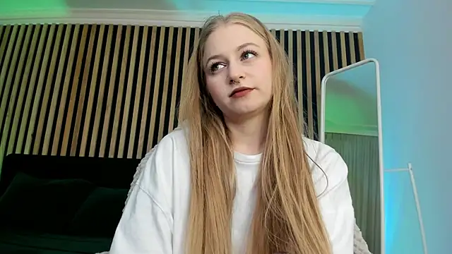 Snapshot of MiaMews chatting on March 18, 2025, 7:42 pm MiaMews online show from March 18, 2025, 7:42 pm