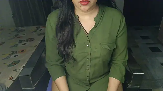 Snapshot of aarushi_sharmaa chatting on July 6, 2026, 1:19 pm aarushi sharmaa online show from July 6, 2026, 1:19 pm