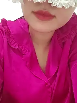 Snapshot of girldam95 chatting on May 18, 2026, 6:52 am girldam95 online show from May 18, 2026, 6:52 am