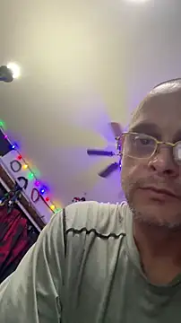 Snapshot of Buffshagswell chatting on May 20, 2026, 11:22 pm Buffshagswell online show from May 20, 2026, 11:22 pm