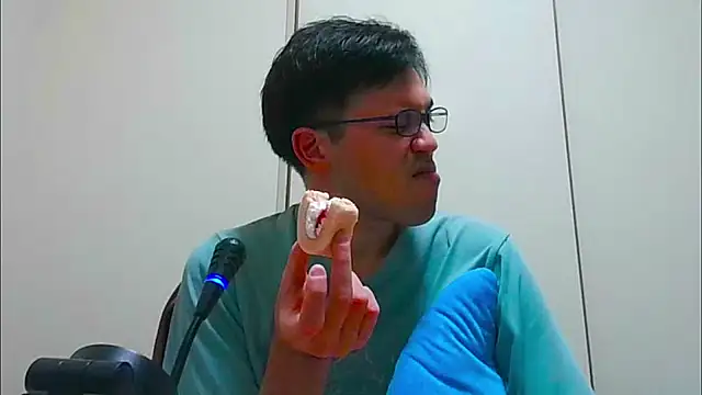 ryusei18570 online show from January 12, 2026, 1:27 pm