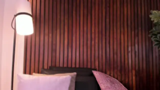 Jennmiiller  online show from December 15, 2025, 12:53 pm