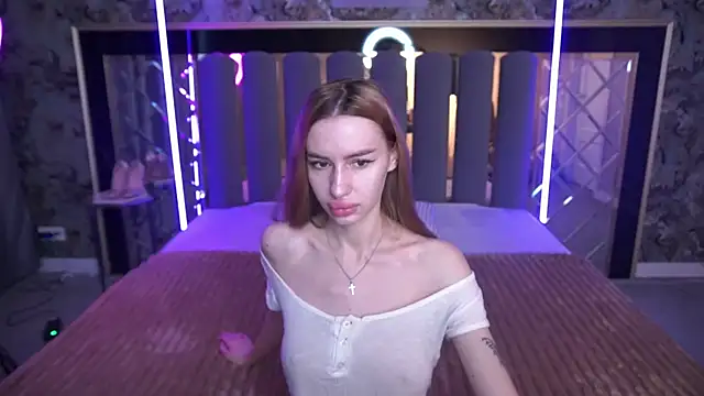 Snow WhiteeeX online show from May 12, 2026, 5:26 am