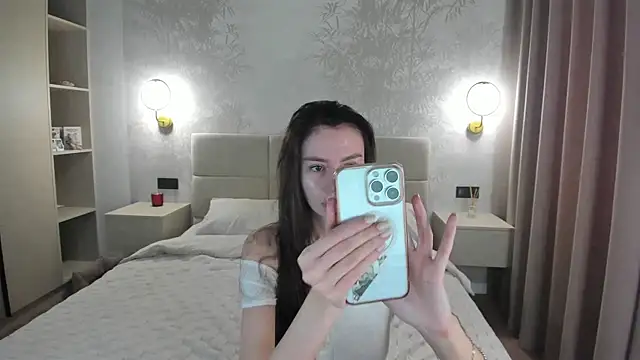 Snow WhiteeeX online show from June 2, 2026, 3:52 am