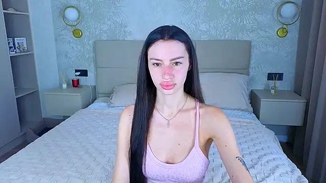 Snow WhiteeeX online show from June 19, 2026, 4:06 am