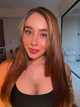 Snapshot of Lanataylor- chatting on August 4, 2026, 11:07 pm Lanataylor- online show from August 4, 2026, 11:07 pm