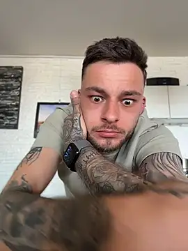 hottwoboys online show from April 27, 2026, 10:13 am