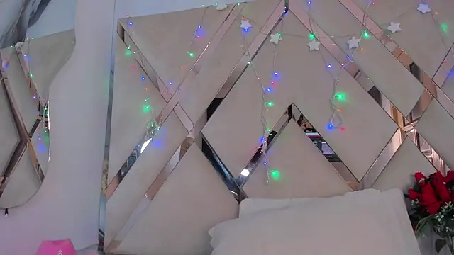 ninaht online show from December 18, 2025, 9:32 pm