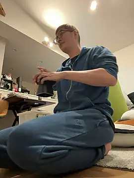 Snapshot of kensnb chatting on November 19, 2025, 8:31 pm kensnb online show from November 19, 2025, 8:31 pm