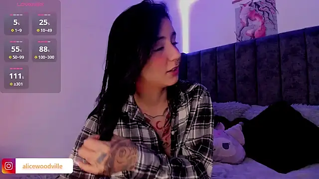 Snapshot of Alice_woodville chatting on February 20, 2025, 4:14 pm Alice woodville online show from February 20, 2025, 4:14 pm