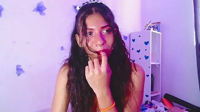 Snapshot of Carlacutte chatting on December 2, 2024, 12:18 pm Carlacutte online show from December 2, 2024, 12:18 pm