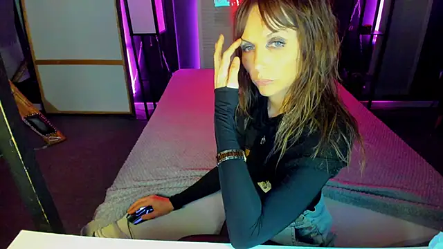 Elizabe th online show from February 18, 2025, 4:26 pm