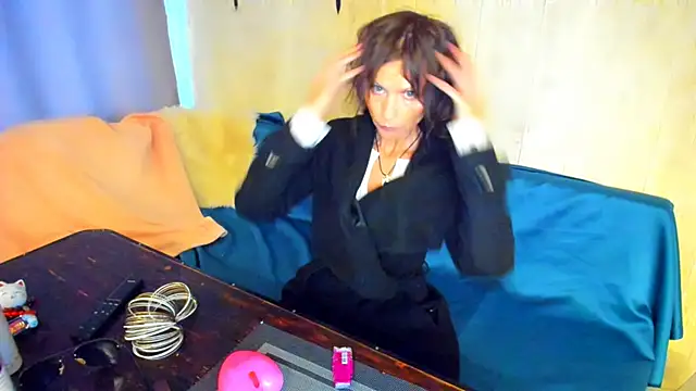 Elizabe th online show from June 24, 2026, 1:37 am