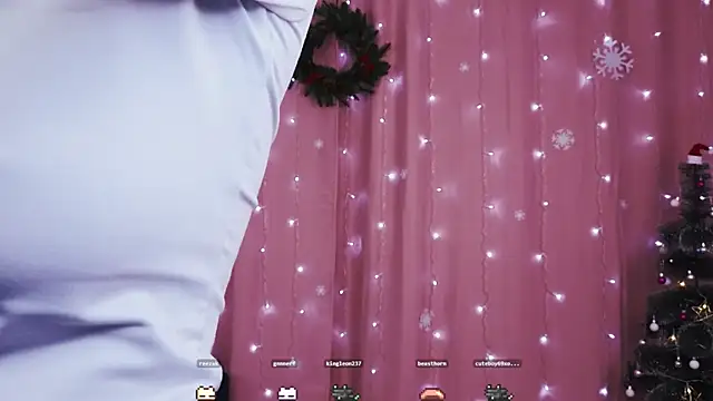 KimWilli online show from December 10, 2024, 7:22 pm